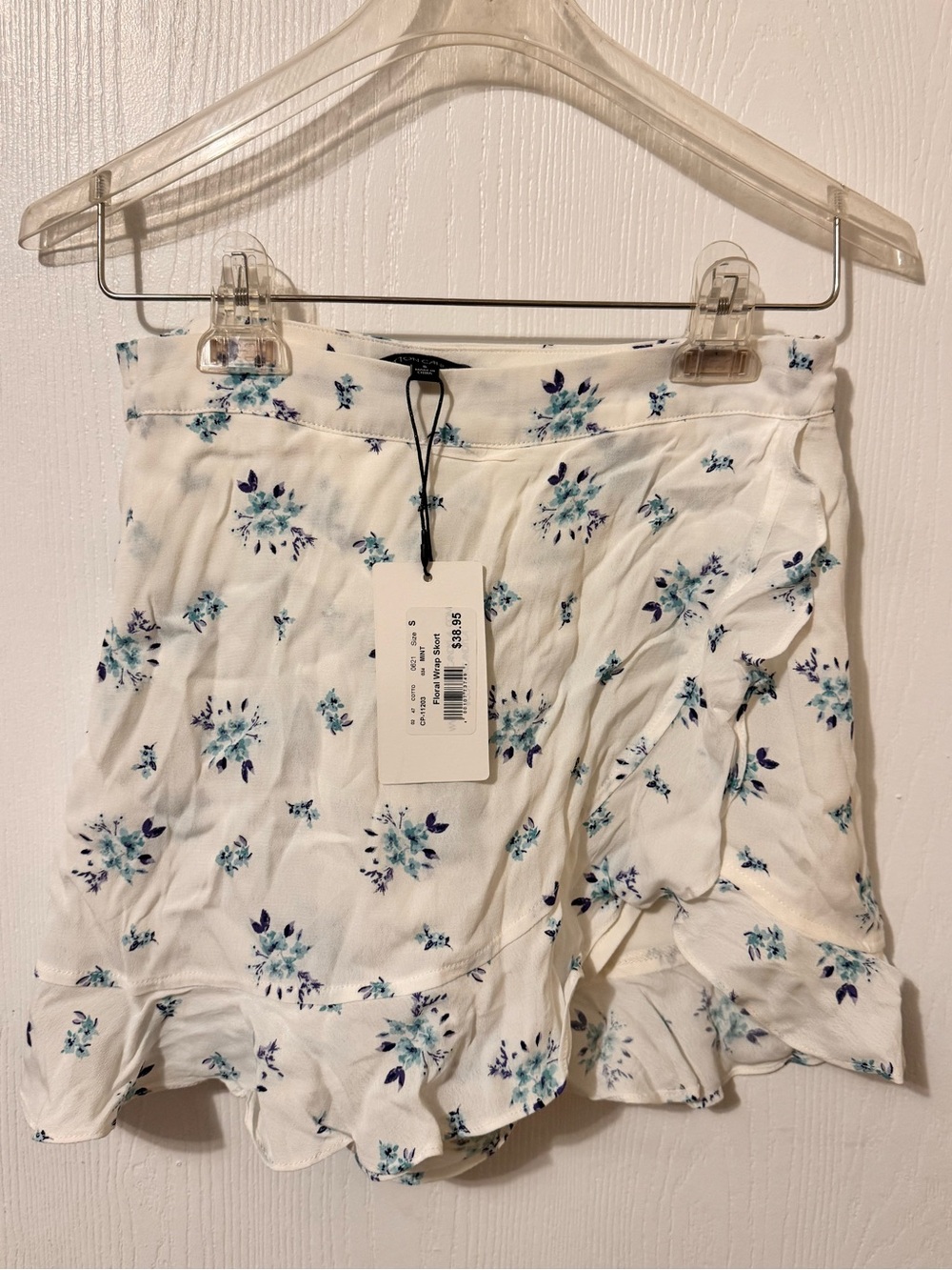 White Floral Ruffle Hem Skort